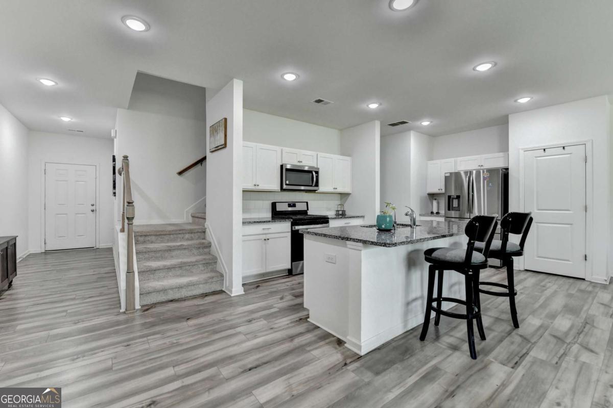 6125 LANGDON WAY