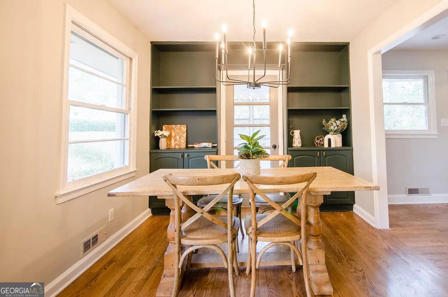 110 Peachtree CIR SE