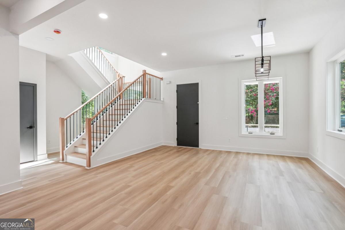 1135 West AVE SW