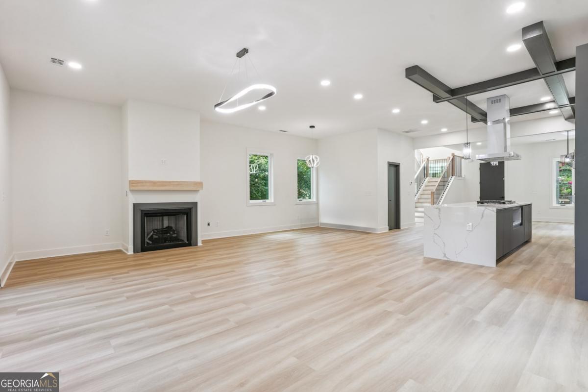 1135 West AVE SW