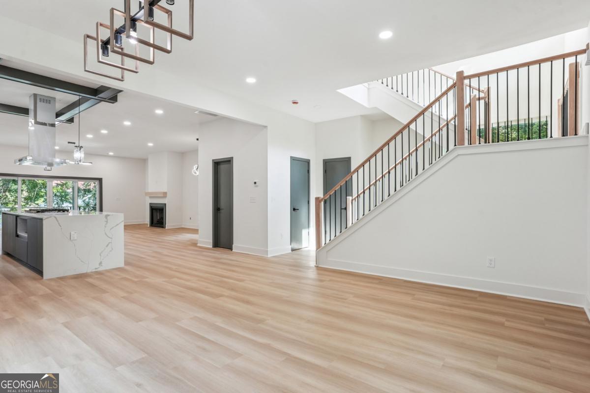 1135 West AVE SW