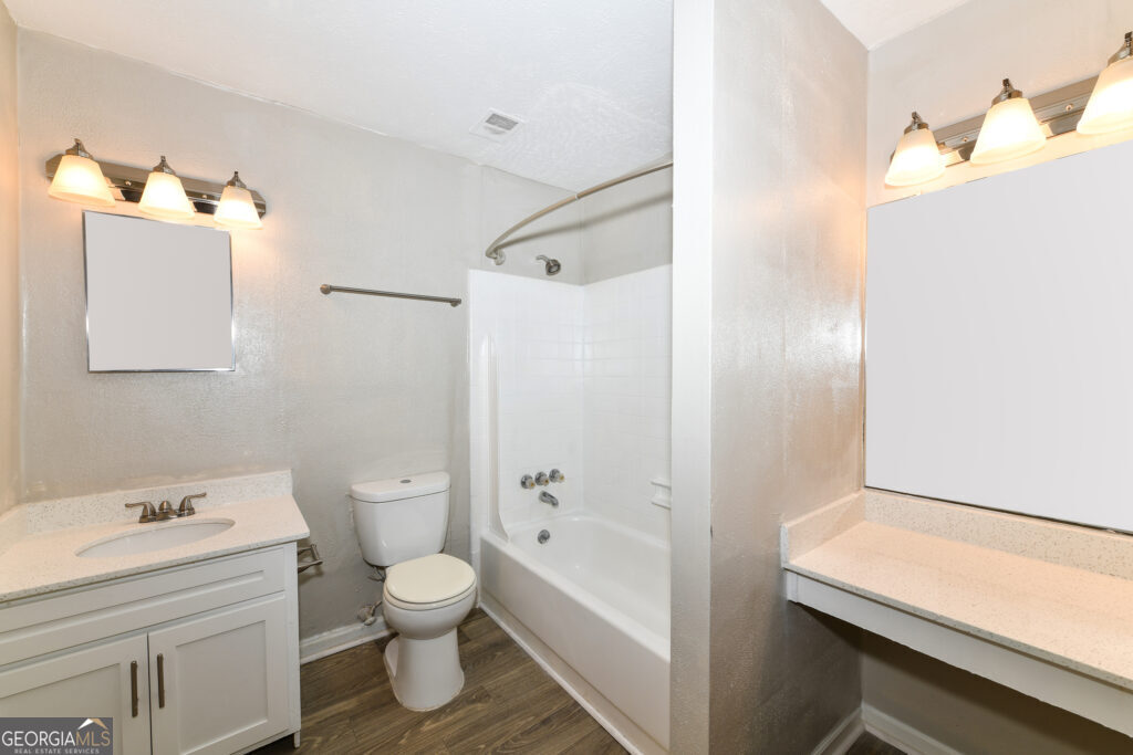 1000 Belmont - Residential Lease