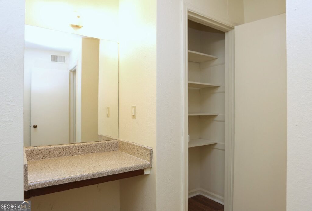 1000 Belmont - Residential Lease