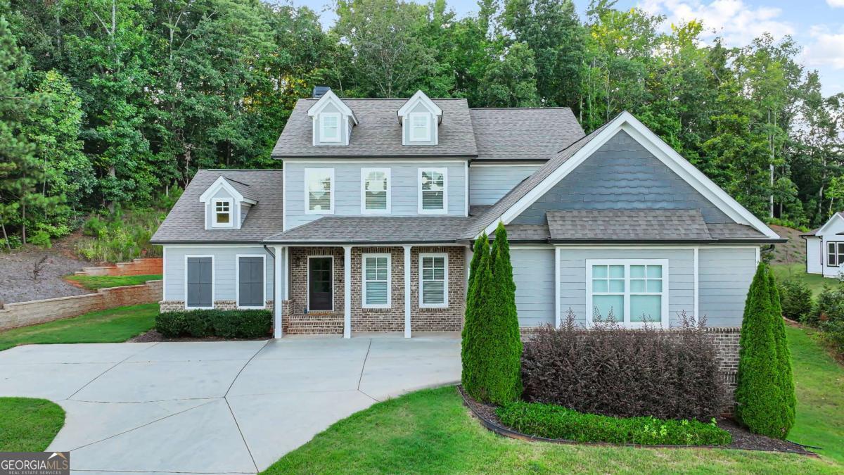 Welcome to your dream home nestled in the desirable community of Flowery Branch! This beautiful residence offers the perfect blend of comfort, style, and convenience, with spacious living areas, modern upgrades, and an inviting atmosphere that will make you feel right at home from the moment you step through the door. The bright, airy living room flows seamlessly into the dining area and kitchen, creating an ideal space for entertaining or cozy family gatherings. The gourmet kitchen features modern stainless steel appliances, granite countertops, ample cabinetry, and an expansive island perfect for preparing meals or casual dining. A spacious and serene master bedroom, located on the main floor, boasts a large walk-in closet and an en-suite bathroom, complete with a double vanity, soaking tub, and separate tiled shower. Enjoy your private backyard, perfect for outdoor dining, barbecues, or simply relaxing. Conveniently located near I-985, local shopping, dining, and excellent schools, this home offers a peaceful retreat with easy access to all the amenities you need.