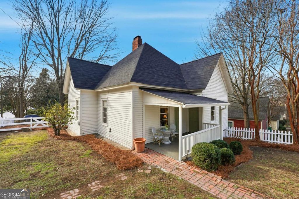 Photo of 1966 Butler Way NW, Atlanta, GA 30318 (MLS # 10677717)