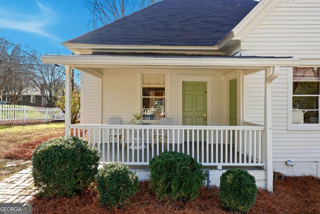 Photo of 1966 Butler Way NW, Atlanta, GA 30318 (MLS # 10677717)