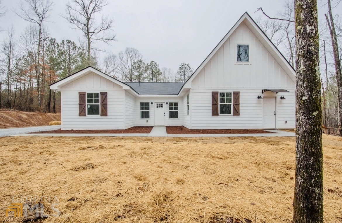 Photo 2 of 39 of 582 W Grantville RD house