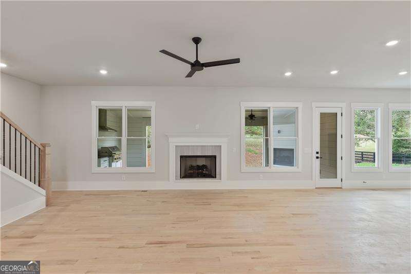 113 Creekview LN