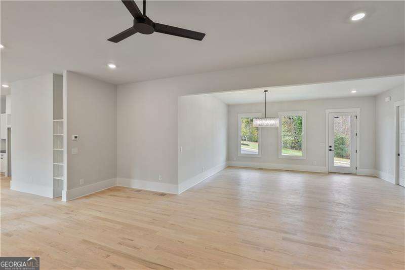113 Creekview LN