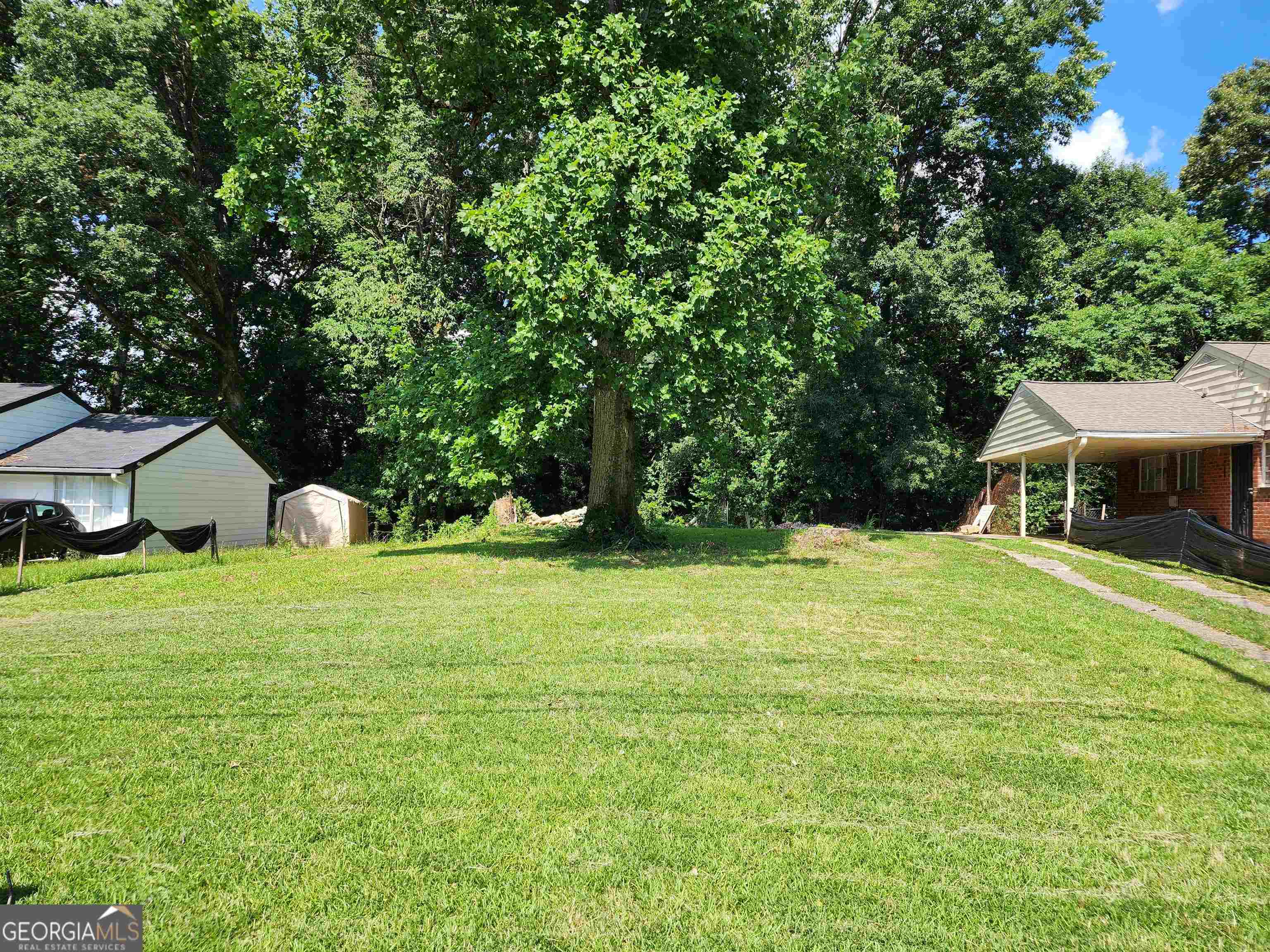 Great location and great price! North East Point land lot with potential for building a great home, 5 Minutes from Tyler Perry Studios and less than 15 minutes from Atlanta Hartsfield Jackson Airport, also less than 15 minutes to downtown Atlanta GA. full survey coming soon