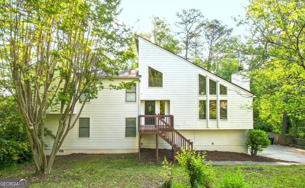 Photo of 3950 Lookout Point Drive, Marietta, GA 30066 (MLS # 10741301)