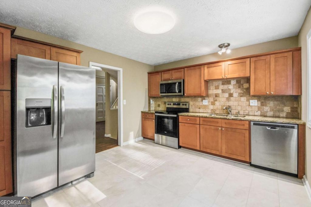 Photo of 3950 Lookout Point Drive, Marietta, GA 30066 (MLS # 10741301)