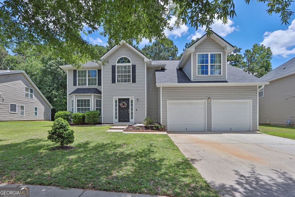 Located in the Bridle Point subdivision, this home boasts 4 spacious bedrooms, and 2 and a half bathrooms. The expansive luxury master suite offers a private sitting or office area, four generous closets, and a spa-like en suite bath complete with a soaking tub, separate shower, and double vanity. Open concept floor plan on the main with formal dining room. The large private back yard is fenced and has two patios which will be perfect for entertaining or simply relaxing. Conveniently located to shopping, schools, and parks.