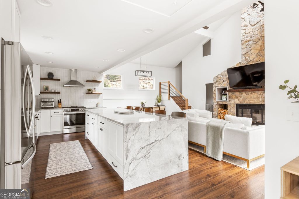 Photo of 110 Lake Top Court, Roswell, GA 30076 (MLS # 10678539)