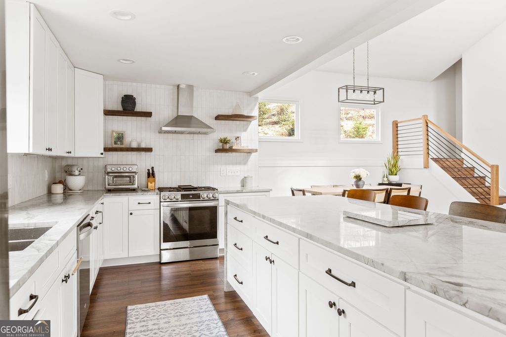 Photo of 110 Lake Top Court, Roswell, GA 30076 (MLS # 10678539)