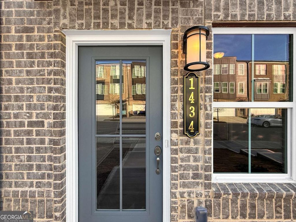 Photo of 1434 Creekside Circle NW, Atlanta, GA 30318 (MLS # 10666753)