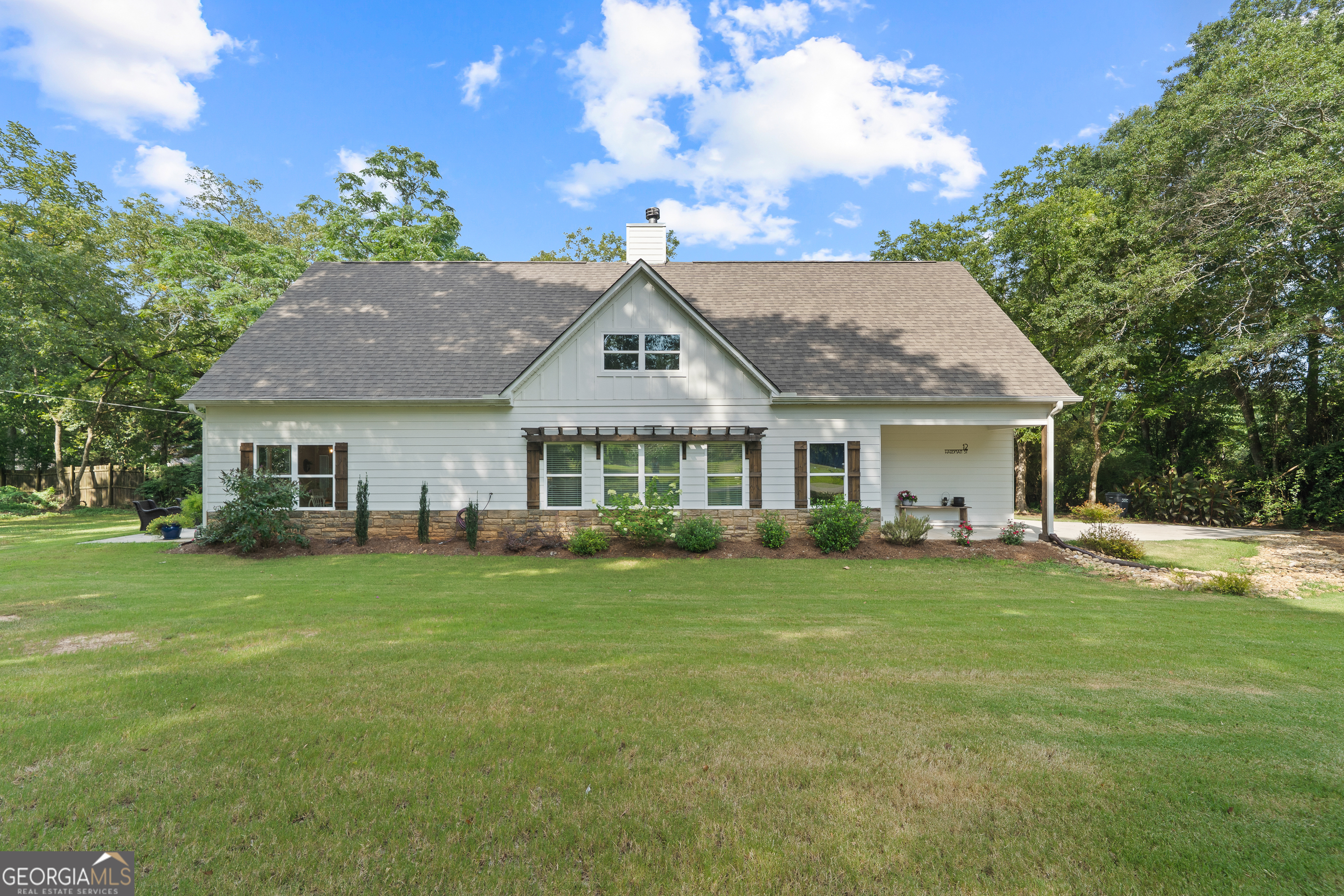 Check out this like-new 3 bed, 3.5 bath home in the heart of downtown Mansfield! Located in the sought-after Mansfield school district, this beautiful home offers the feel of new construction...without the wait. Inside, you'll find modern finishes, an open floor plan, and plenty of natural light. Situated on a spacious corner lot, this home offers room to relax, play, or entertain outdoors. You'll love the peaceful, small-town charm while still being just minutes from I-20, making for an easy commute. It's truly the best of both worlds!