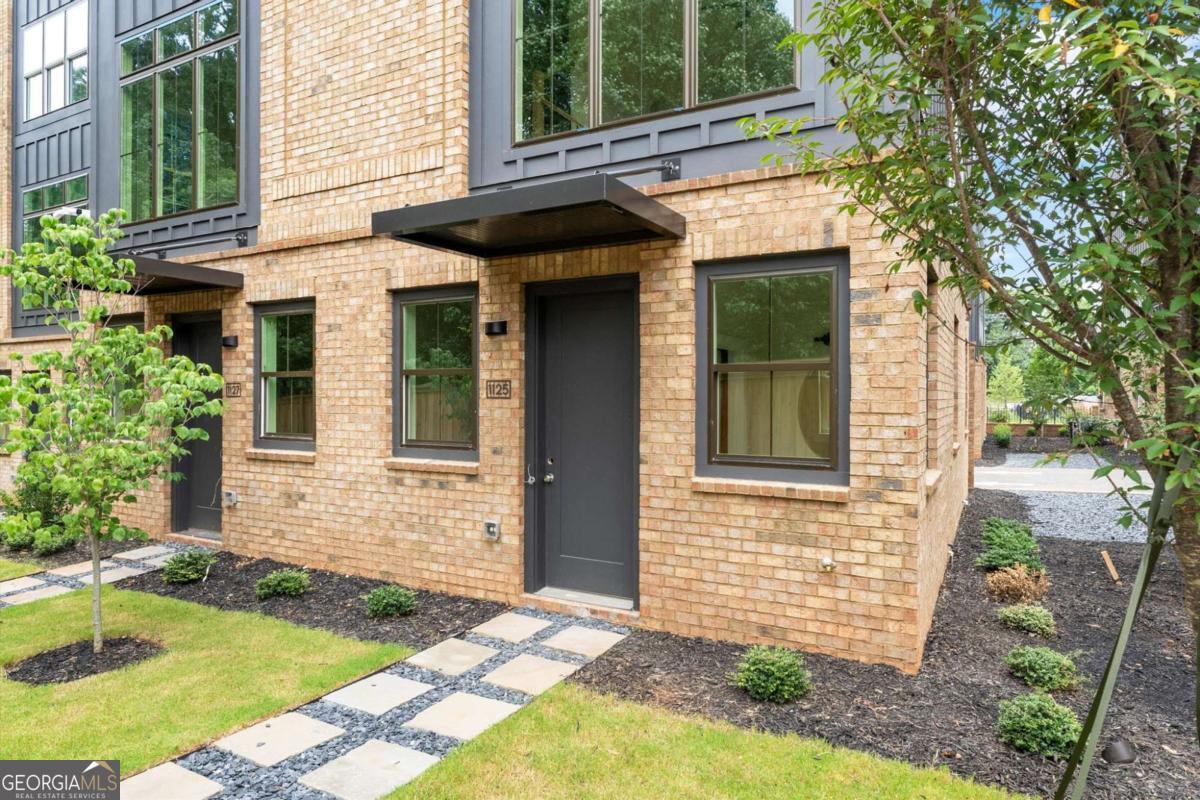 1125 Knight WALK