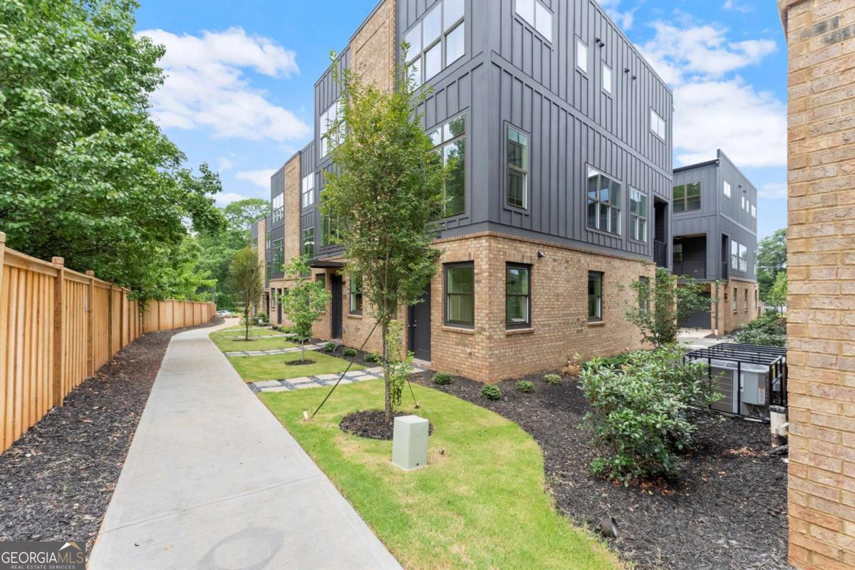 1125 Knight WALK