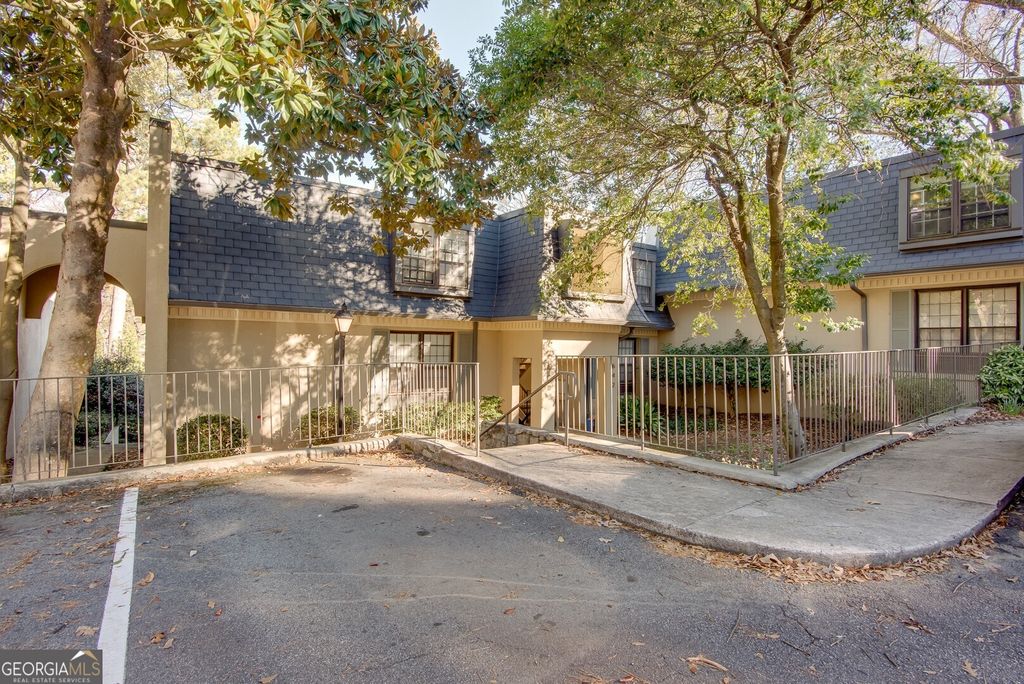 Photo of 14 Cantey Place, Atlanta, GA 30327 (MLS # 10686982)