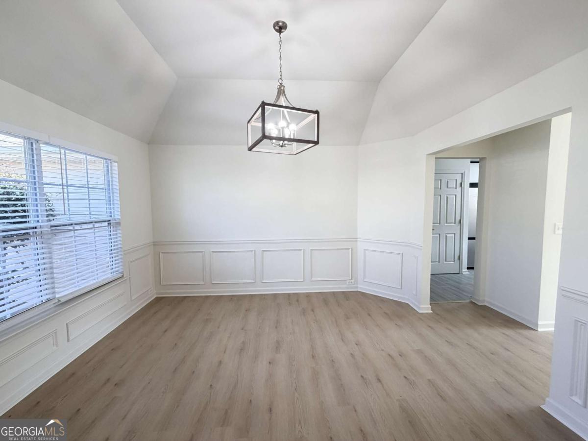 4877 Bottle Brush CT