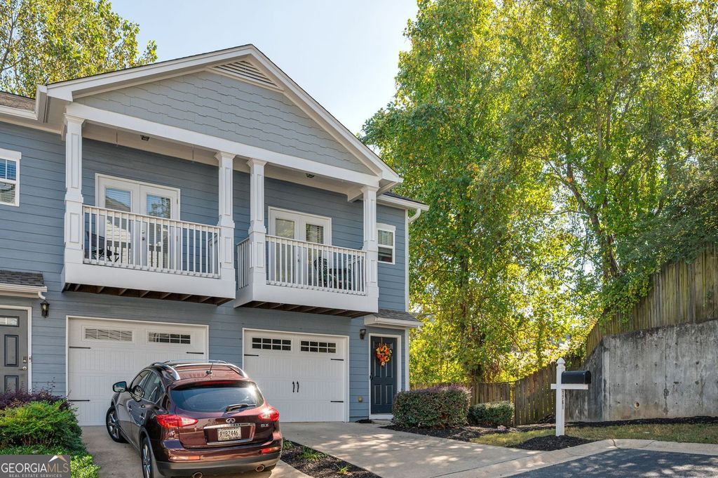 Photo of 1761 Liberty Parkway NW, Atlanta, GA 30318 (MLS # 10675369)