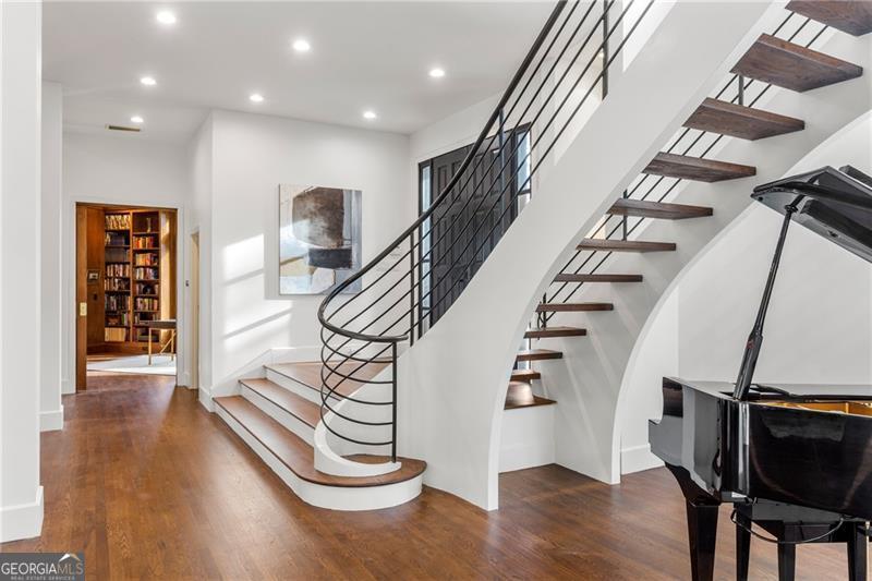 35 Robin Hood RD NE