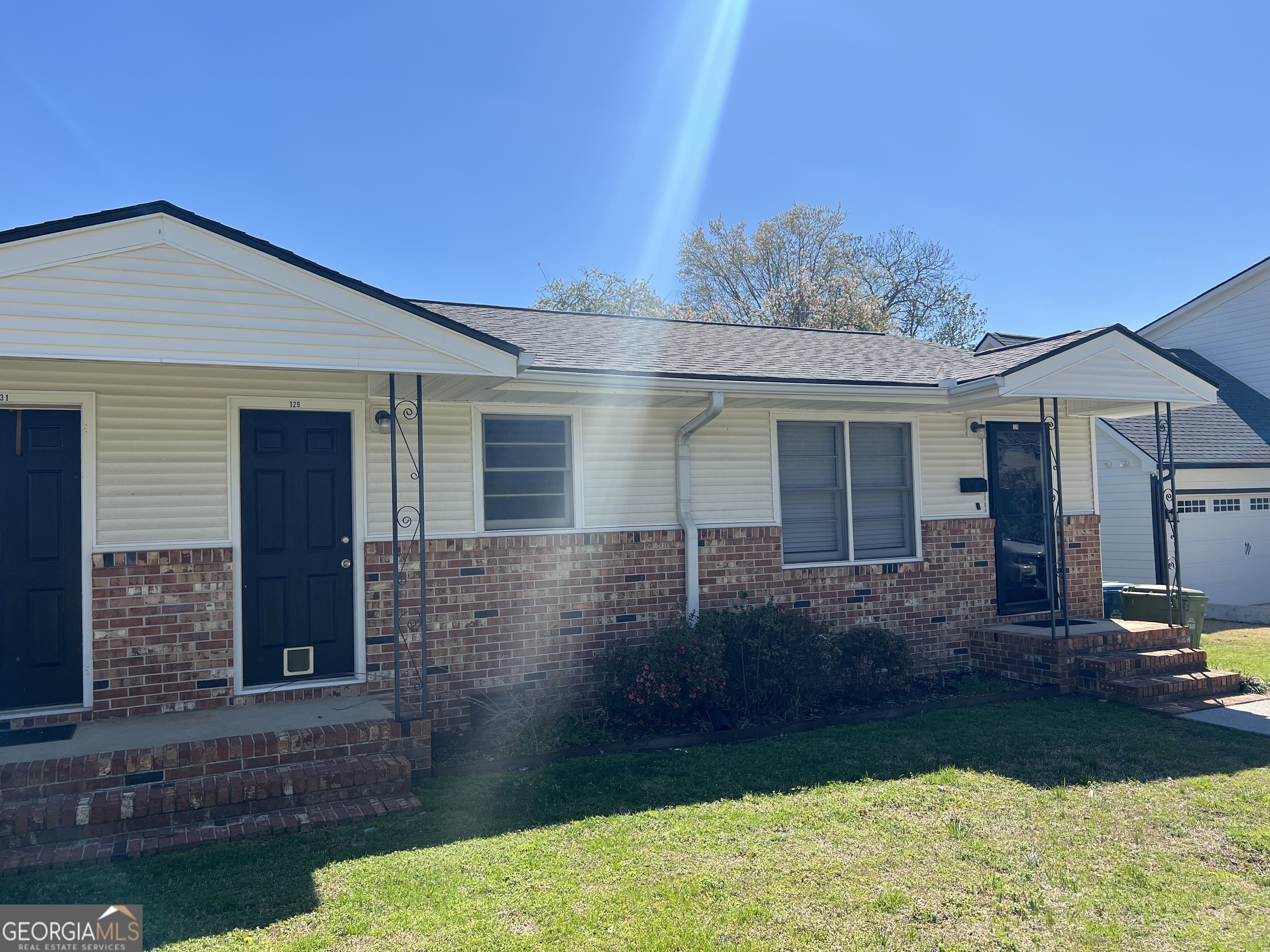 +/- 800 SF Duplex for lease in the heart of Carrollton! Walkable to Carrollton's Adamson Square. This 2 Bed 1 bath unit features hardwood floors and a Spacious living room. Please Call Stratus Property Group at 404-793-2628 to schedule a tour!