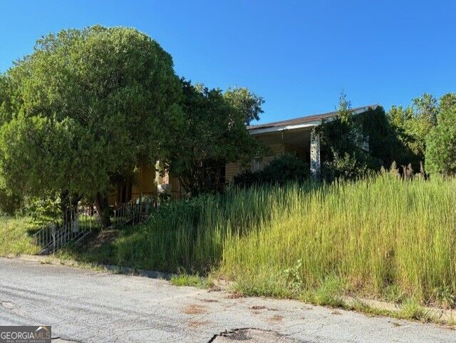 1932 M L King Jr BLVD