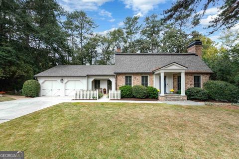 Photo of 4220 Exeter Close NW, Atlanta, GA 30327 (MLS # 10680376)