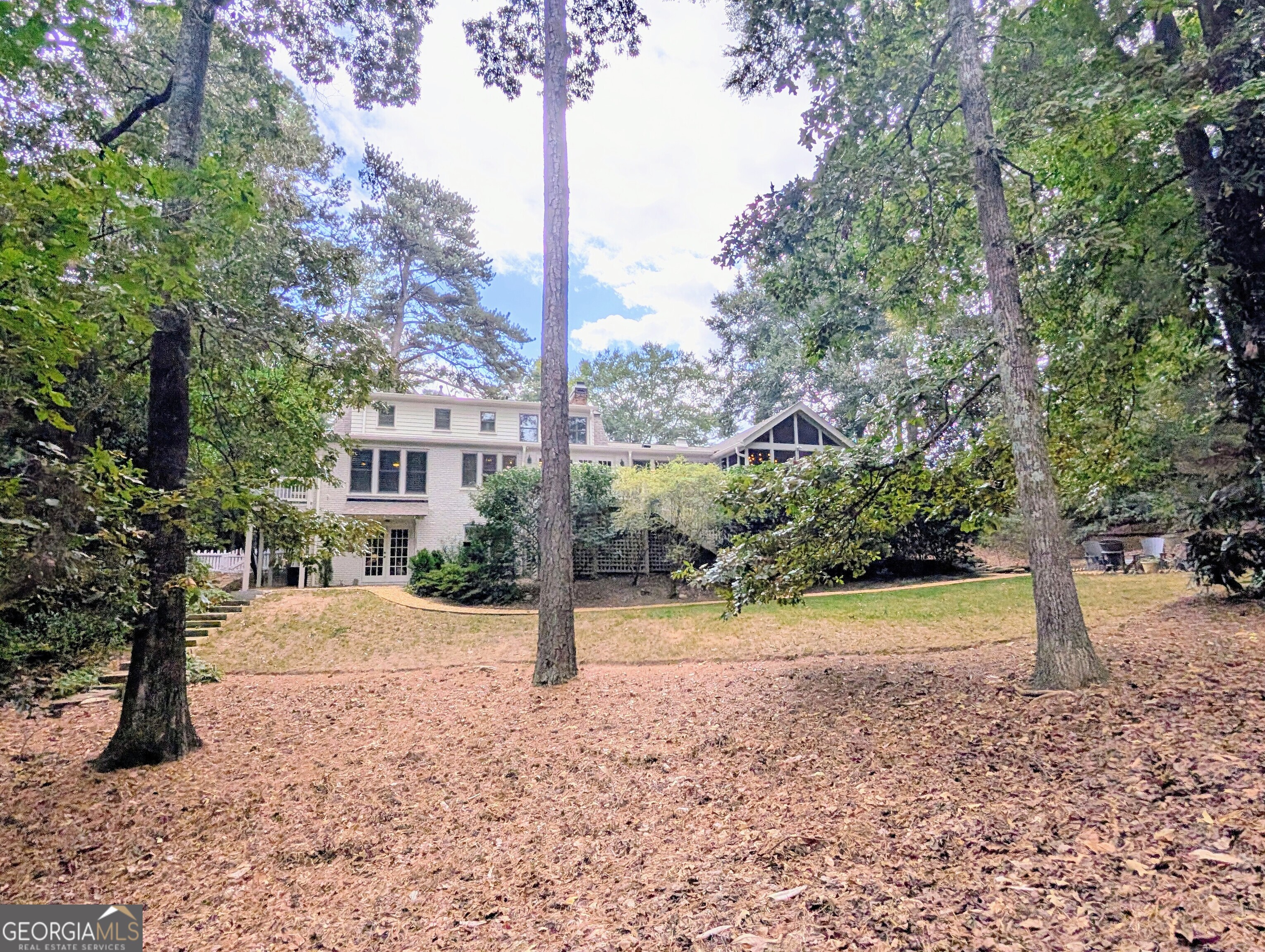 4220 Exeter Close NW