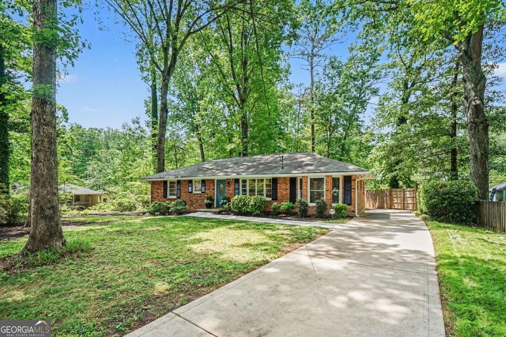 Photo of 840 Vista Way, Decatur, GA 30033 (MLS # 10754544)