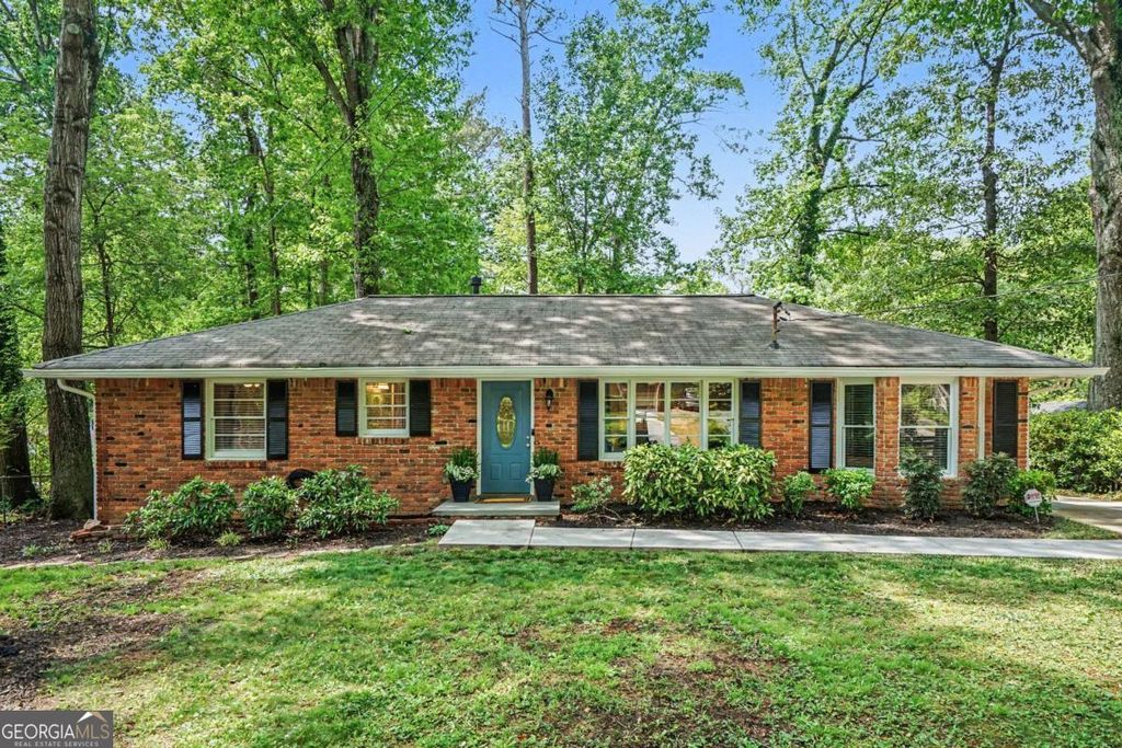 Photo of 840 Vista Way, Decatur, GA 30033 (MLS # 10754544)