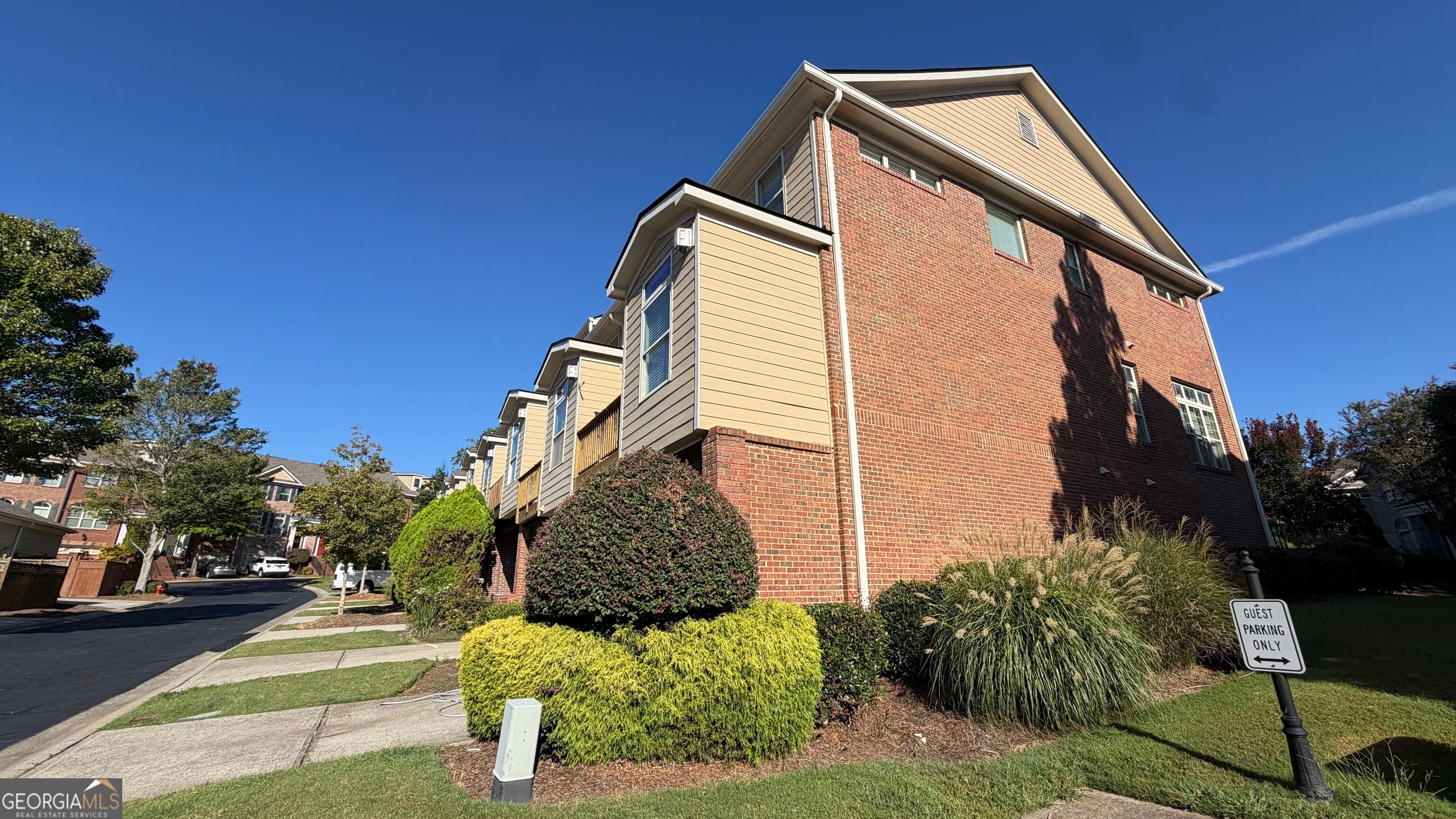 10748 Ellicot WAY