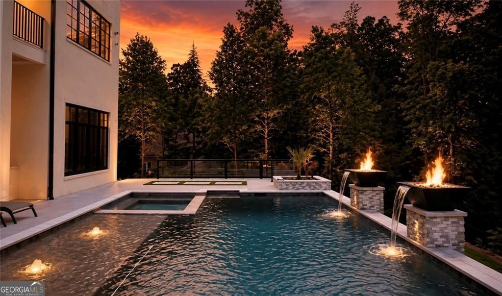 245 Traditions DR