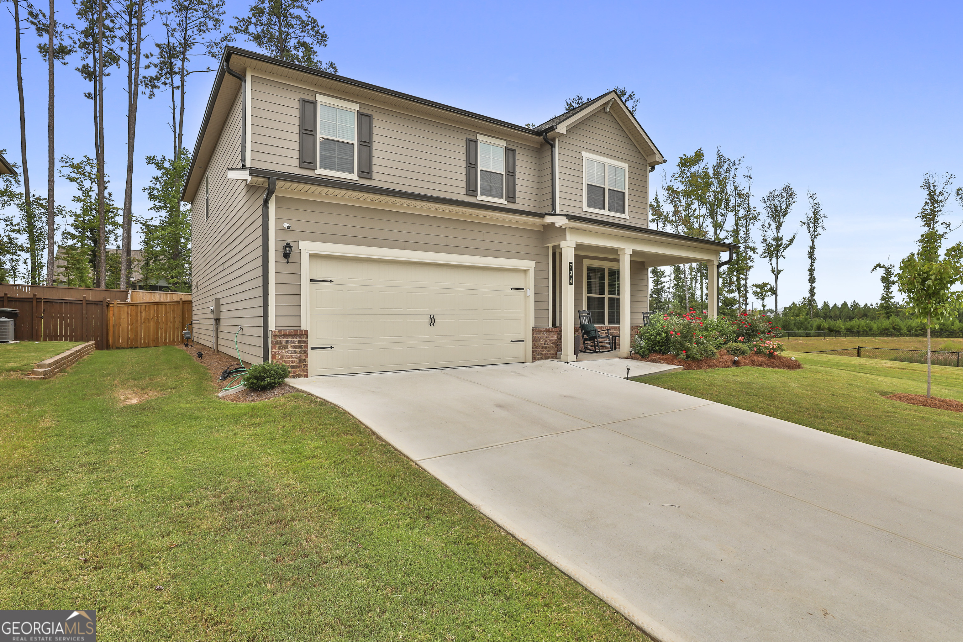 734 Lanarck WAY
