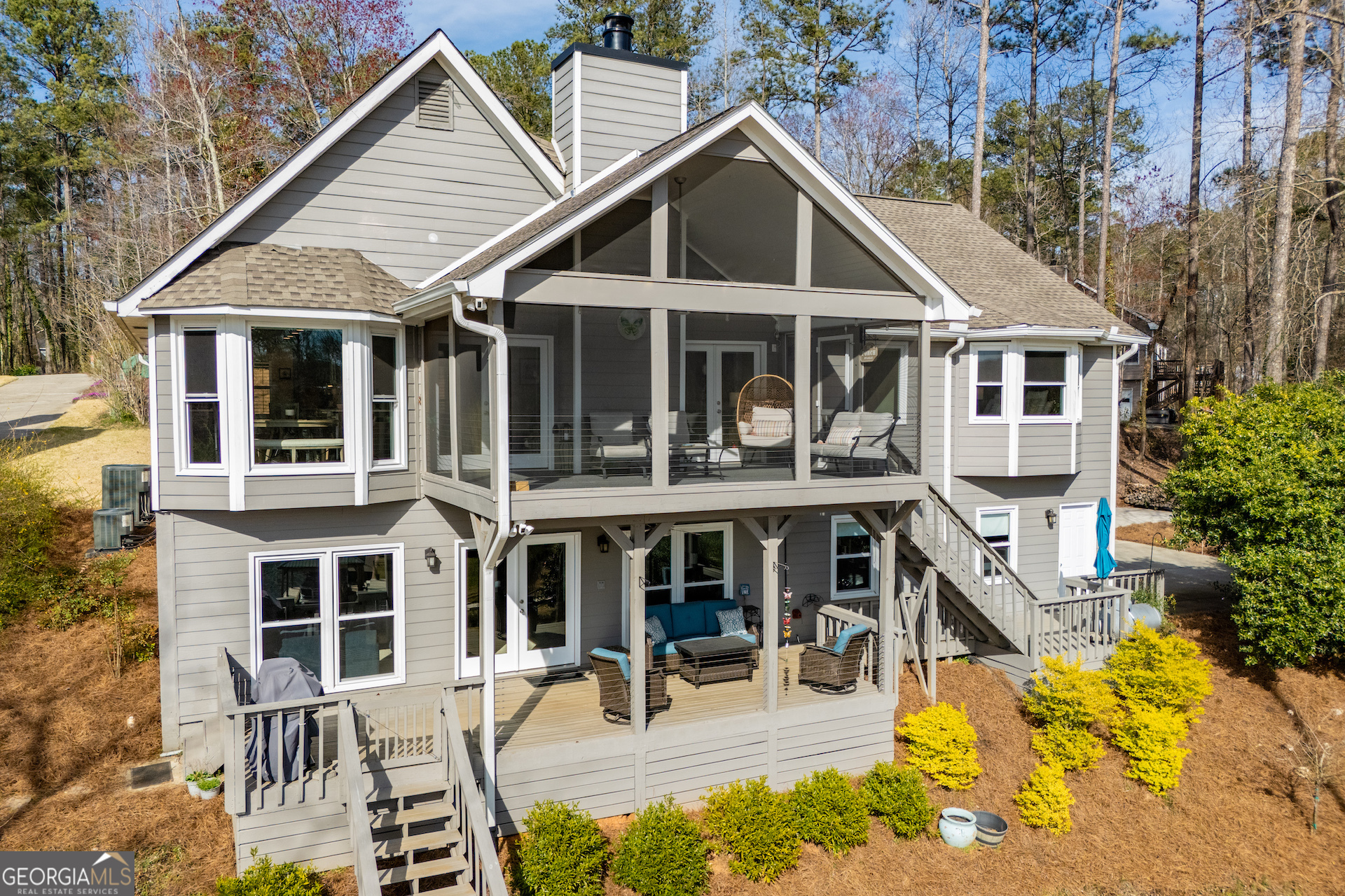 2304 Larchmont CT