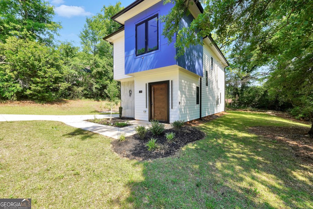 Photo of 233 E Tinsley Street, Griffin, GA 30223 (MLS # 10757308)