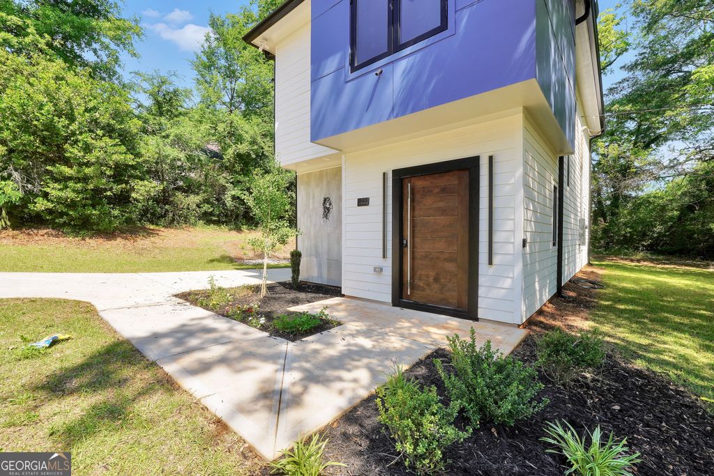Photo of 233 E Tinsley Street, Griffin, GA 30223 (MLS # 10757308)