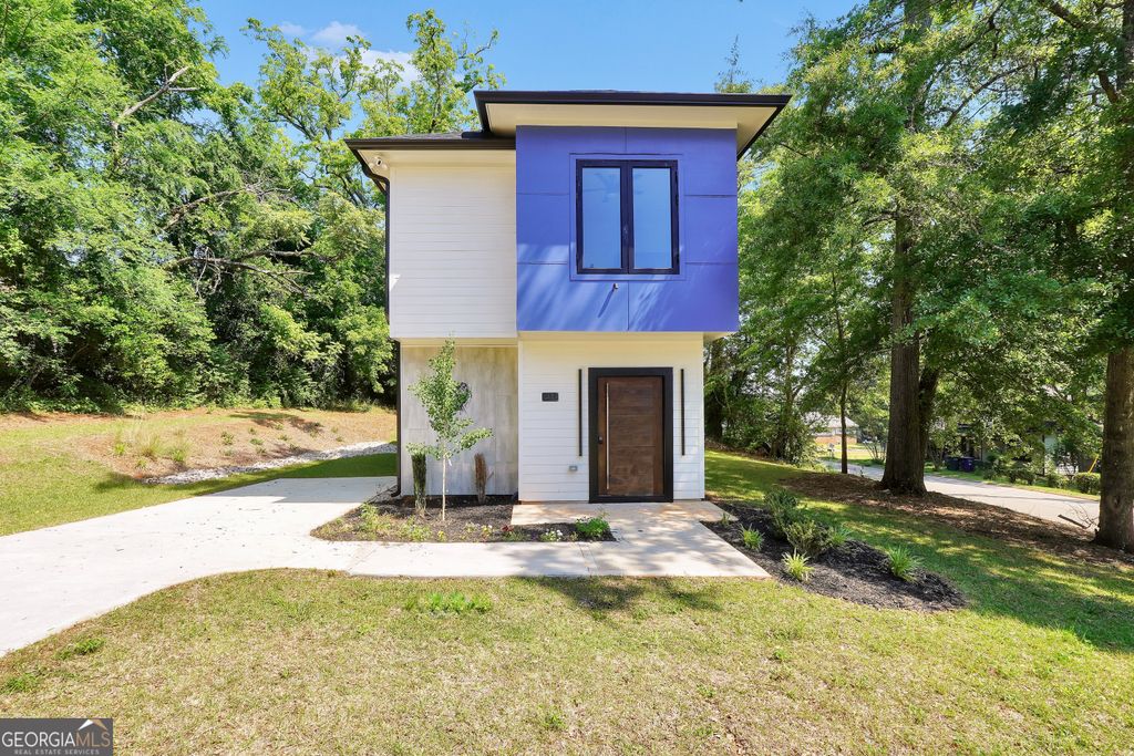 Photo of 233 E Tinsley Street, Griffin, GA 30223 (MLS # 10757308)