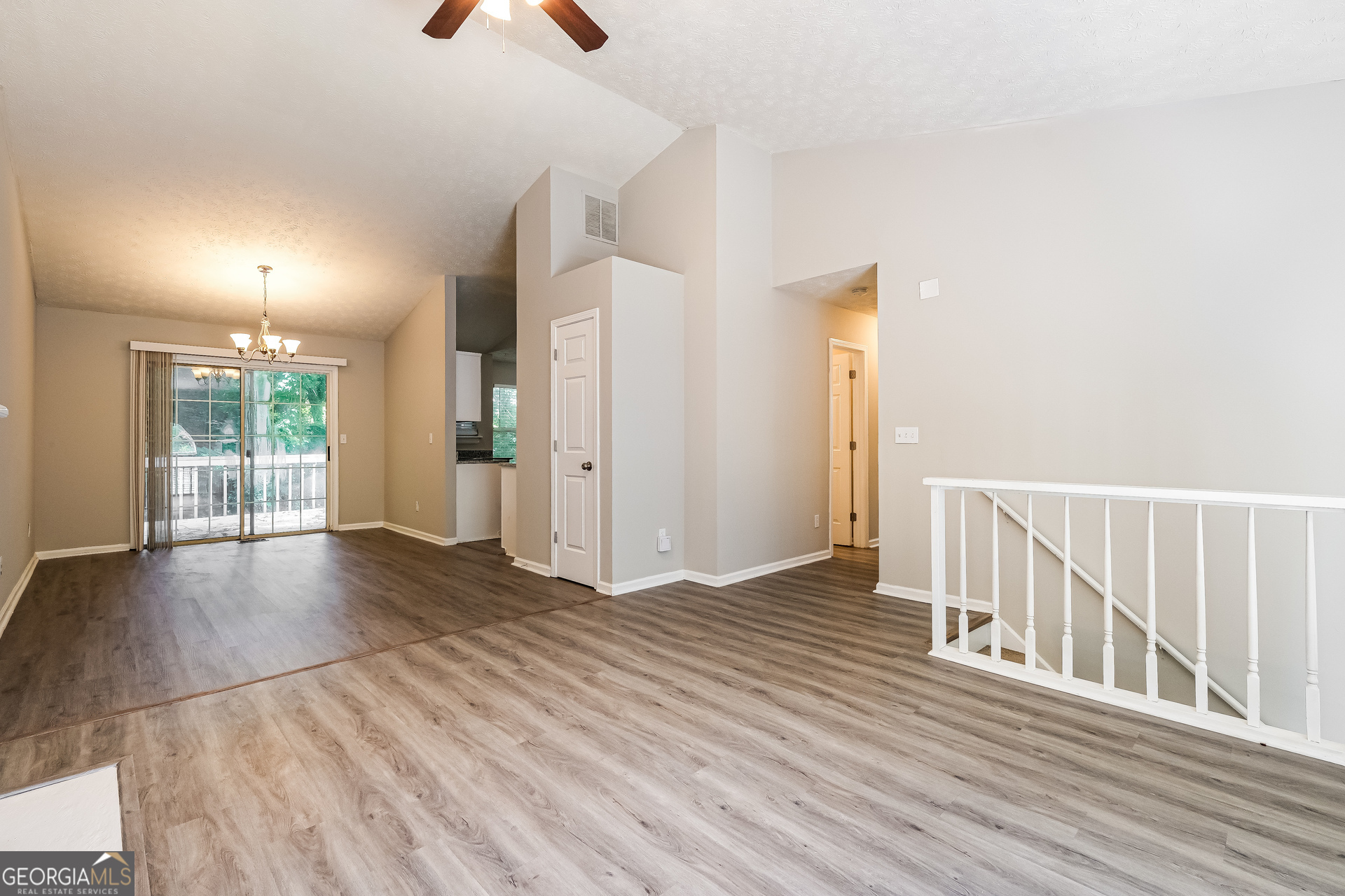 2375 Anamanda Close