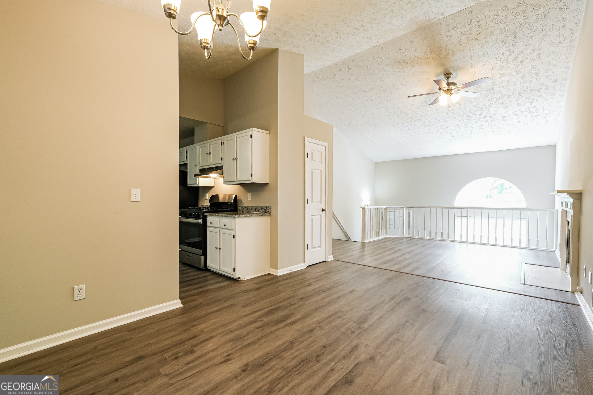 2375 Anamanda Close