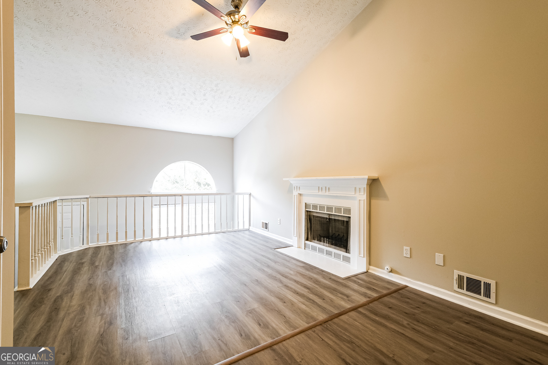 2375 Anamanda Close