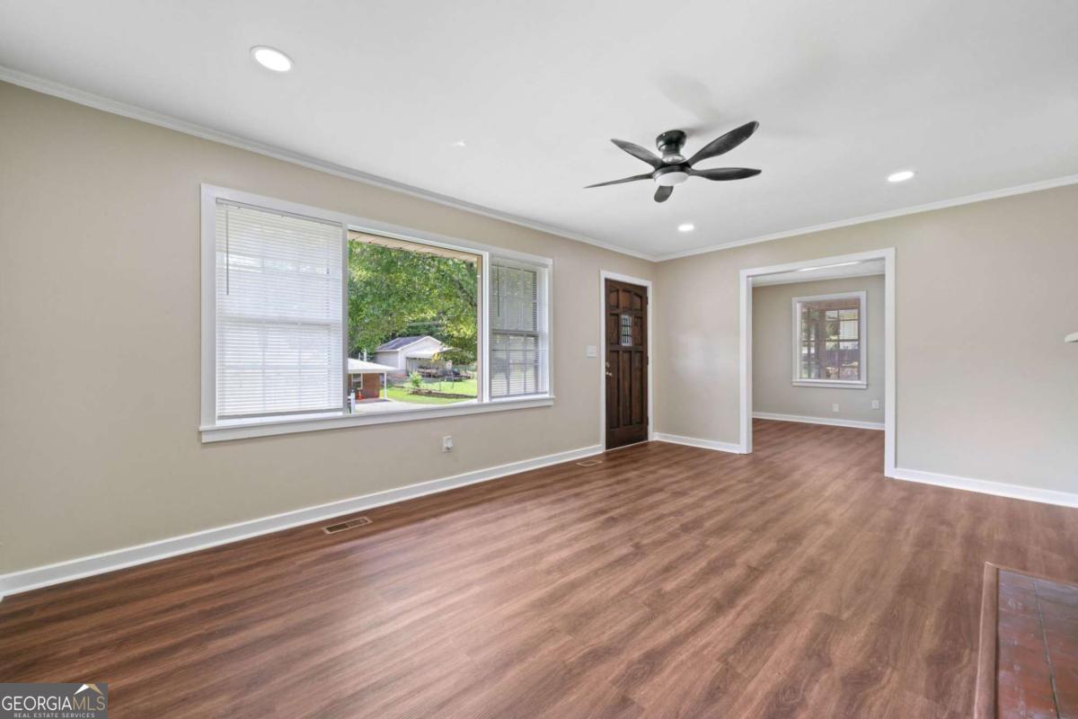 232 Hilltop LN