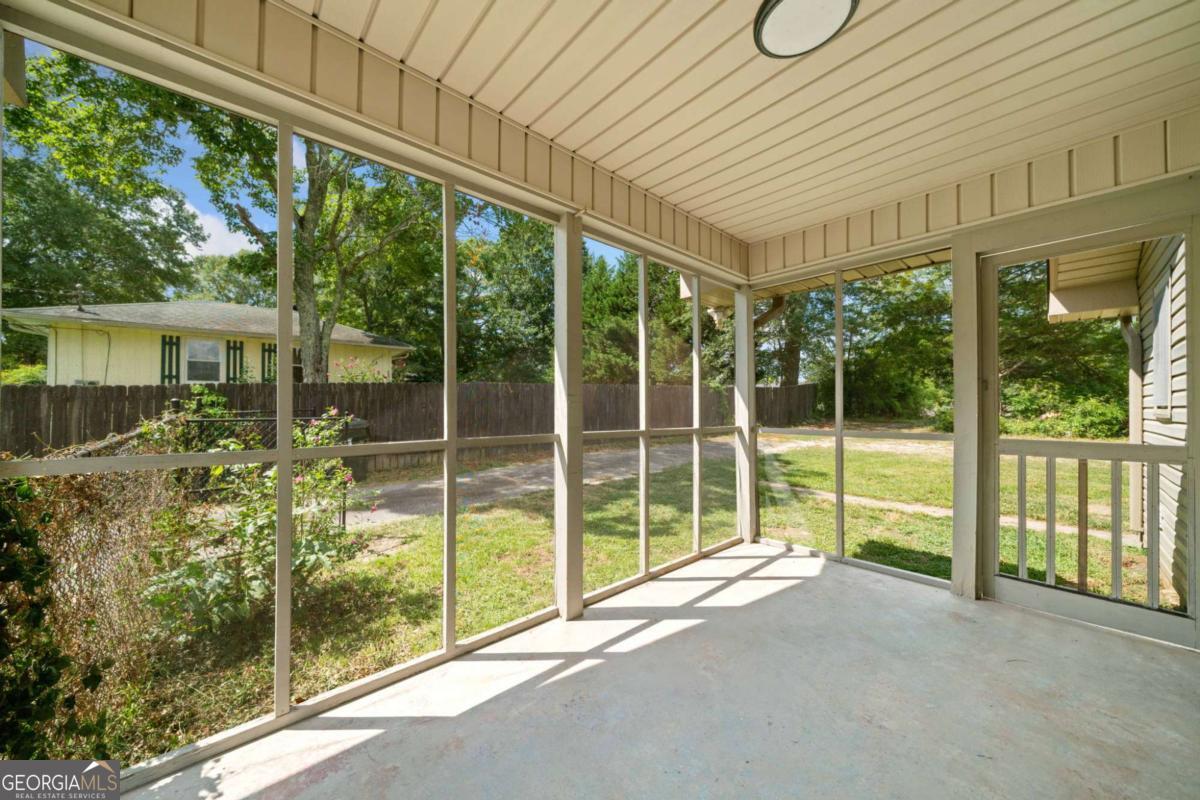 232 Hilltop LN