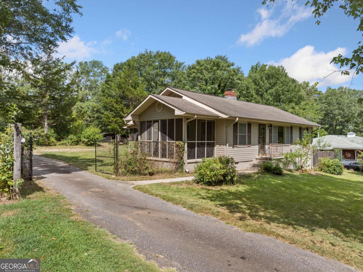 232 Hilltop LN