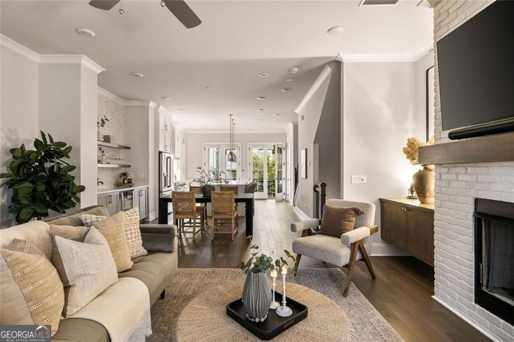 Towns On Thompson - Residential