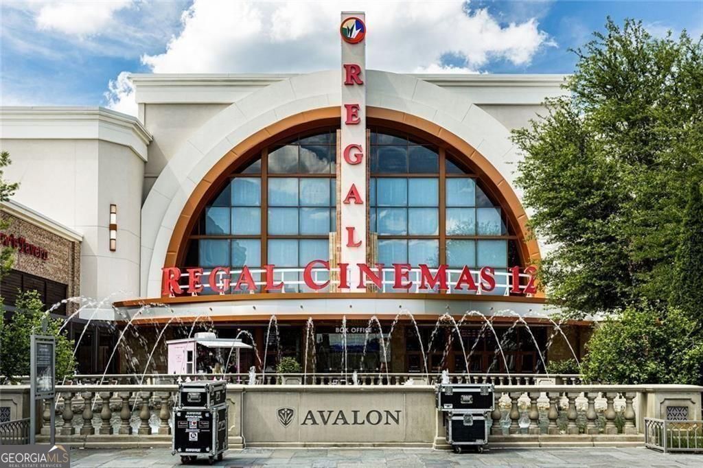 Towns On Thompson - Residential