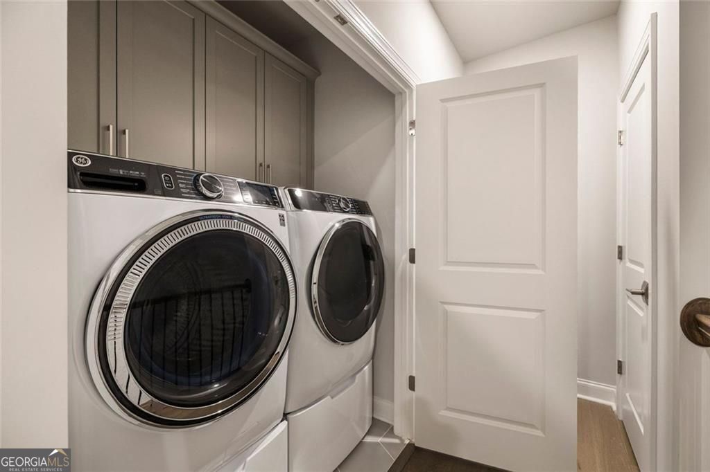 Towns On Thompson - Residential