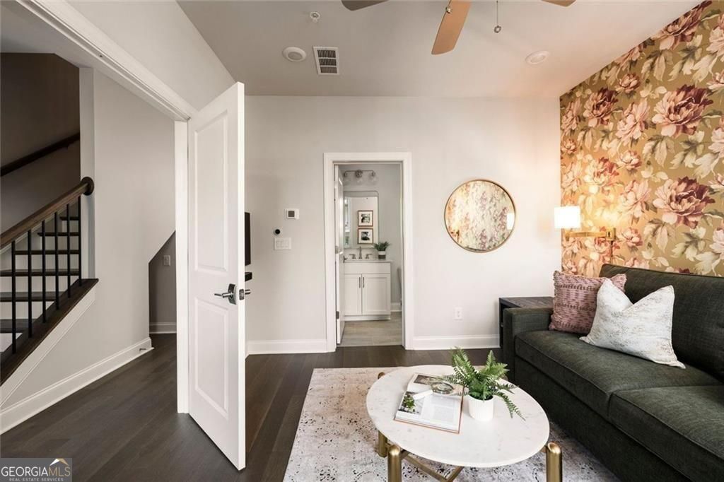 Towns On Thompson - Residential